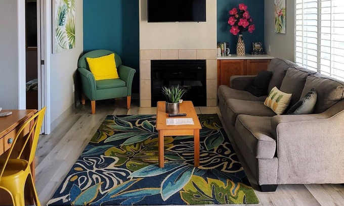 Oceano Condo | Seaside Flamingo Retreat - Pacific Plaza #605 Oceano