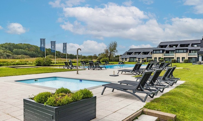 Westkapelle Hotel | Seaside Getaway with Outdoor Pool, Restaurant, Tennis & Kids’ Play Area