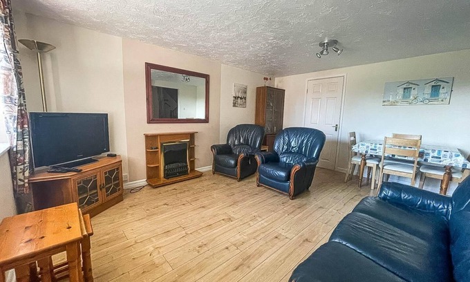Great Yarmouth Cottage | Seaside holiday cottage by the beach in beautiful Hemsby, Norfolk ref 99006J