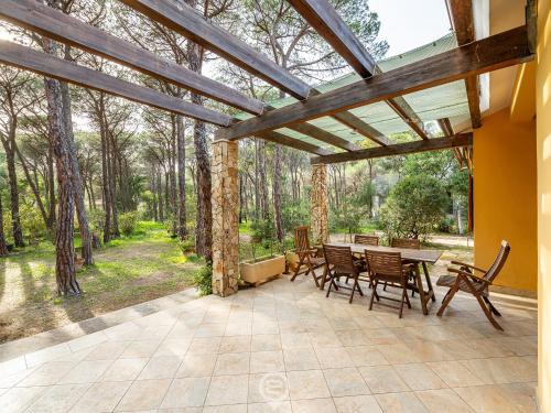 Santa Margherita di Pula Villa | Seaside Pineta Retreat