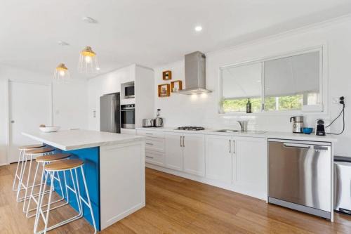 Port Elliot House | Seaside Sanctuary - Port Elliot - Wi-Fi - Family - BYO Linen