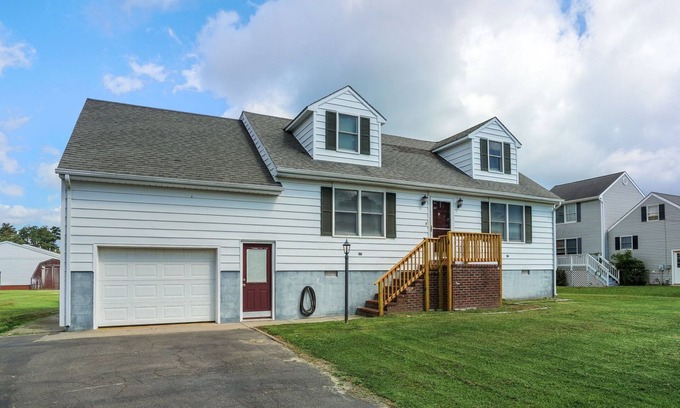 Chincoteague House | Seaside Serenity - Quiet location with screened porch!