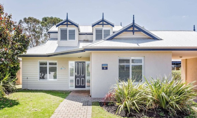 Dunsborough House | Seaside Serenity Villa