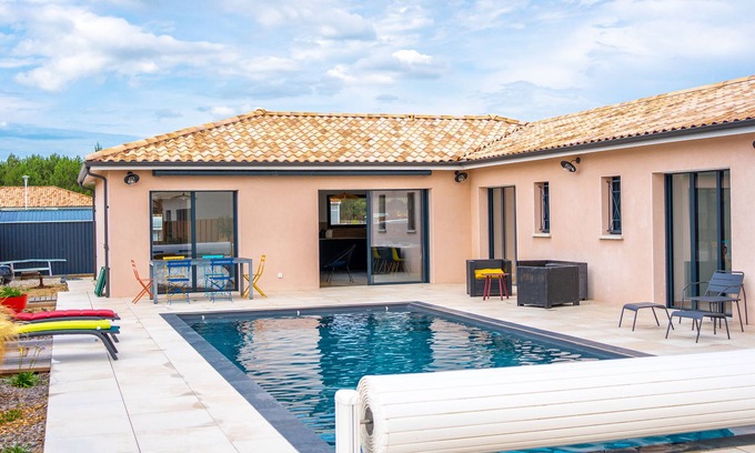 Vendays-Montalivet Villa | Seaside villa with large pool and terrace