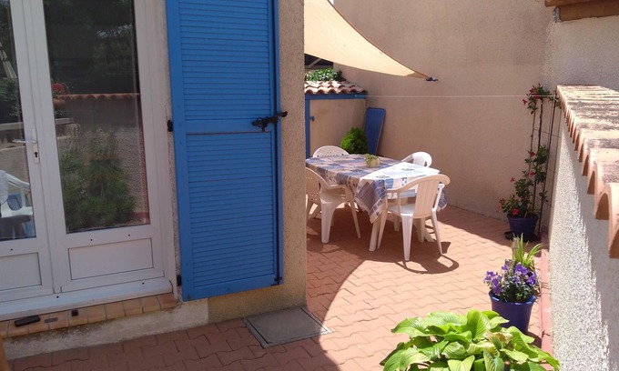 Portiragnes-Plage Villa | Seasonal rental Villa 4 pers a common swimming pool and 5 minutes from the sea.