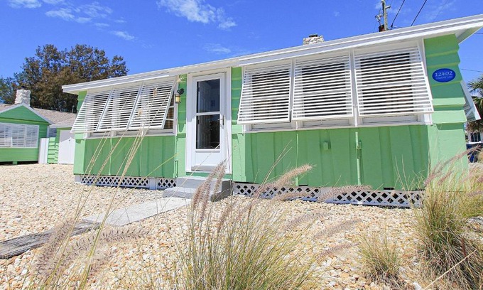 Treasure Island Apartment | SeaSpray Beach Cottage B
