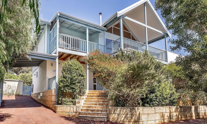 Dunsborough House | Seaview in Old Dunsborough: ocean views and pet friendly