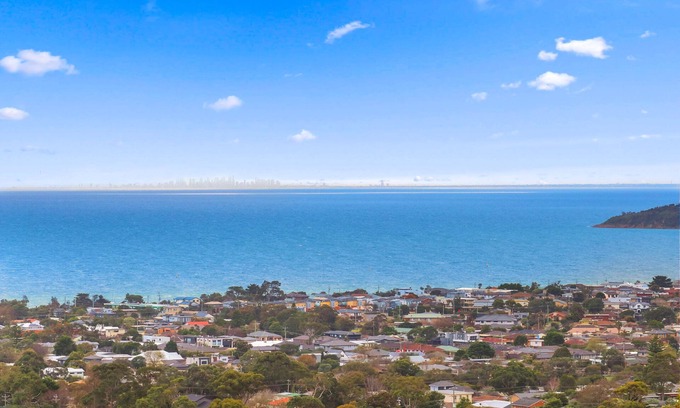 Dromana House | Seaview Jade - Stunning water views, close to nature reserve and enchanted maze