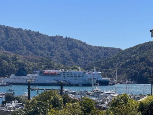 Picton Apartment | Seaview Retreat