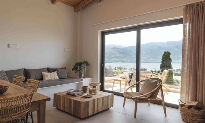 Pogonia Apartment | Seaview Retreat. - Starlink Wi-Fi