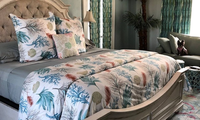 San Jacinto Bed & Breakfast | Seawall Suite @ The AveO! Full Hot Breakfast! 4 Block to Beach! GVR04326