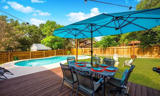 West San Antonio House | SeaWorld > > Family Getaway 2 Night FREE *Military