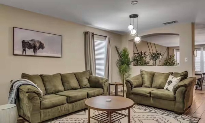 Heritage House | SeaWorld|Lackland|BMT with game room