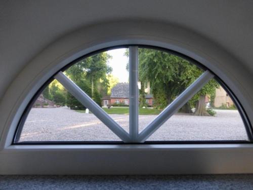 Gremersdorf House | Sechs Schwäne