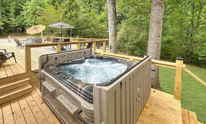 Trenton House | Secluded 10-acre villa, sleeps 23, hot tub!