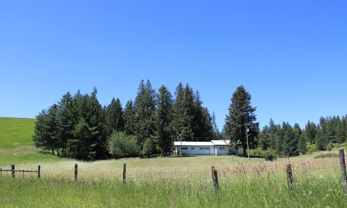 Harvard House | Secluded 77-Acre Retreat, Pet-Friendly Cabin Near Univ. of Idaho & WSU.