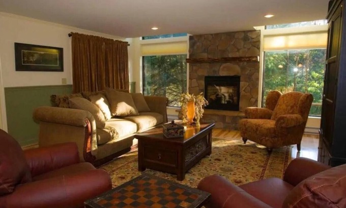 Chestertown House | Secluded and Cozy Townhome at Tripp Lake
