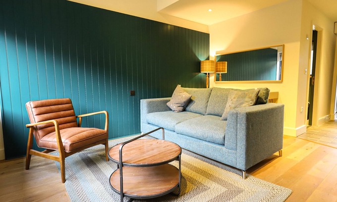 Llithfaen Apartment | Secluded and tranquil retreat between mountain and sean Encil diarffordd, tawel