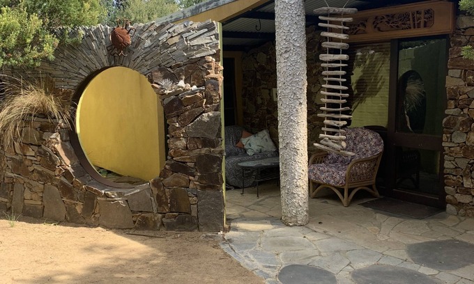 Rye House | Secluded back beach retreat