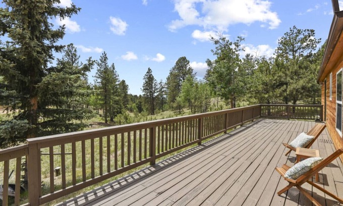 Florissant Cabin | Secluded Cabin in the Woods Pet Friendly
