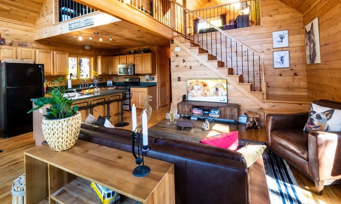 Otis House | Secluded Cabin On Acres Of Woods Lake Access