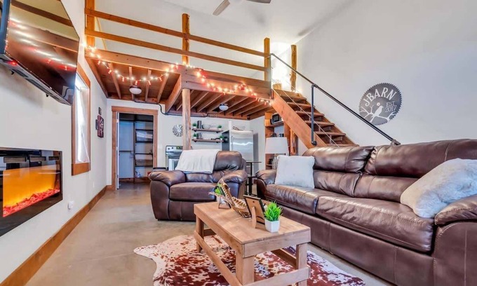 Joelton Apartment | Secluded Cabin The Den at J-Barn
