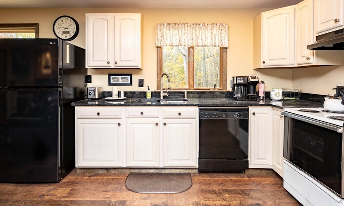 Cohocton Cabin | Secluded Cabin with walking trails & Hot Tub