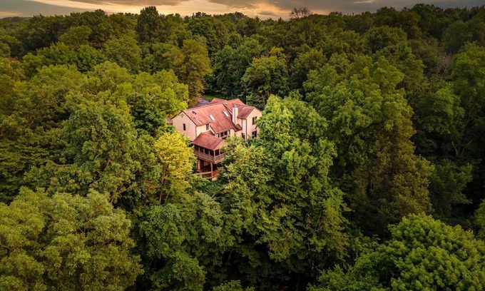 The Galena Territory House | Secluded Country Dream with all the Fun!