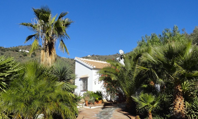 Sayalonga House | Secluded finca with sea view and palm garden for 4 persons