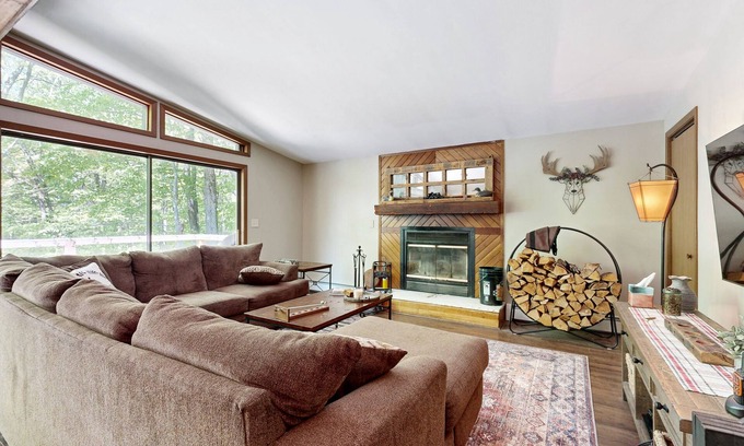 Wilmington House | Secluded home with deck, hot tub, fireplace, woodstove, & foosball table