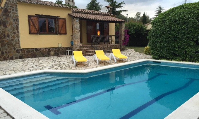 Calonge House | Secluded house with pool, barbecue and garden 10min. of the beach. Ideal families
