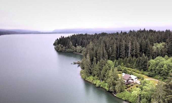Amanda Park House | Secluded Lakefront Retreat on 7 acres on Lake Quinault