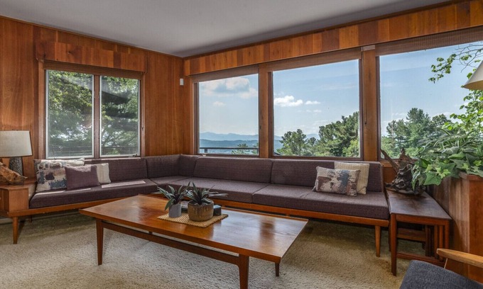 Lexington House | Secluded Mid-Century Retreat w/mtn views, near WLU, VMI