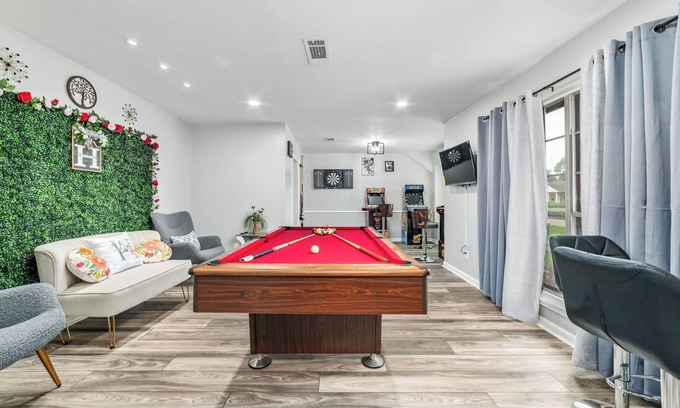Sharpstown House | Secluded Oasis Hot Tub, Pool Table, Golf & More