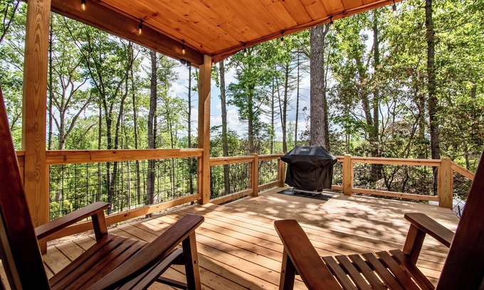 Murphy Cabin | Secluded, Peaceful Mountain Cabin-Great Views, Hot Tub, Fire Pit, Pet Friendly