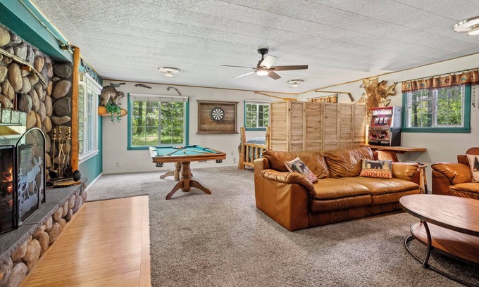 Paradise Estates Cabin | Secluded River Front Cabin @ Mt Rainier w/Hot Tub