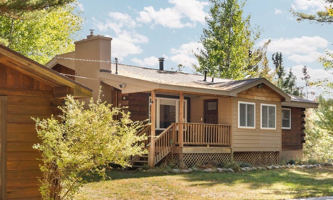 Grayling House | Secluded River Retreat-Fall color tours, Park and ride to trails, Family getaway