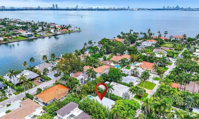 North Bay Village House | Secluded Villa | 3 bedrooms | Heated Pool