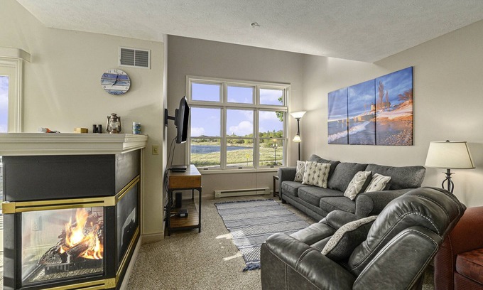 Manistee Condo | Second Floor Lakeview Condo