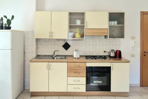 Porto Sant'Elpidio Apartment | Second row to the Sea Wi-Fi AC Parking Pinewood