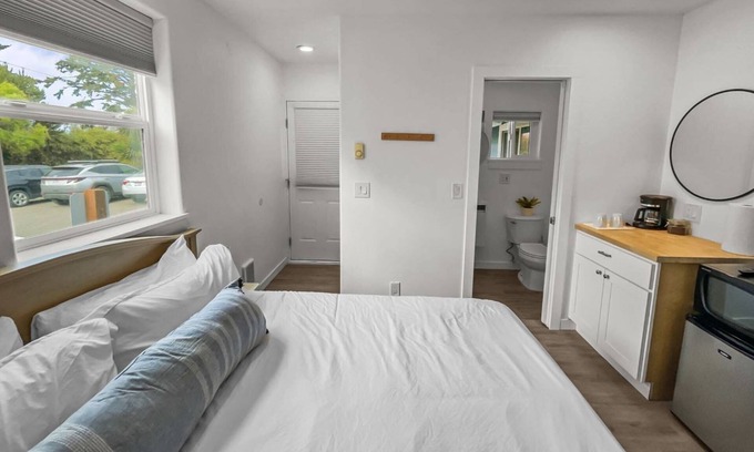 Rockaway Beach Condo | Seconds to Beach, Unit 11 Pet Friendly, Volleyball Community Fire-Pit, Coastline Setting