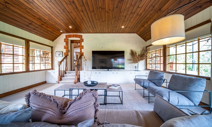 McLaren Vale House | ★Secret Garden Cottage★85"TV✔︎Netflix✔︎