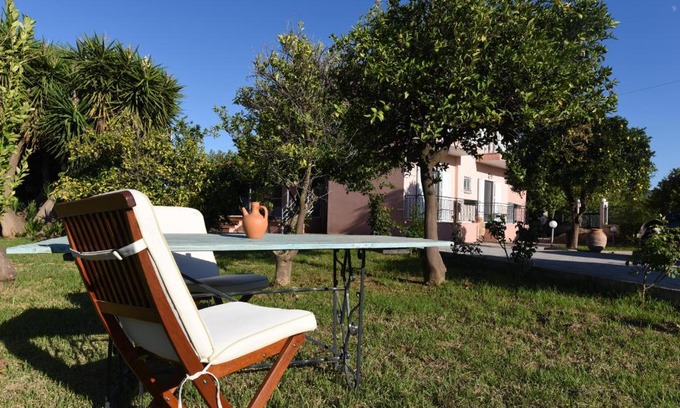 Temeni Apartment | Secret Garden