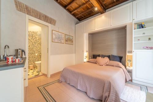 Roman Ghetto Apartment | Secret Studio Retreat in the Heart of the Ghetto by Houseeds