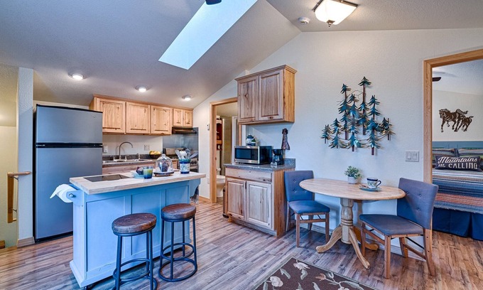 San Juan River Village Condo | See Fall's Changing Colors! Sancho's Casita: Cozy Studio with Full Kitchen, 15 Minutes to Wolf Creek