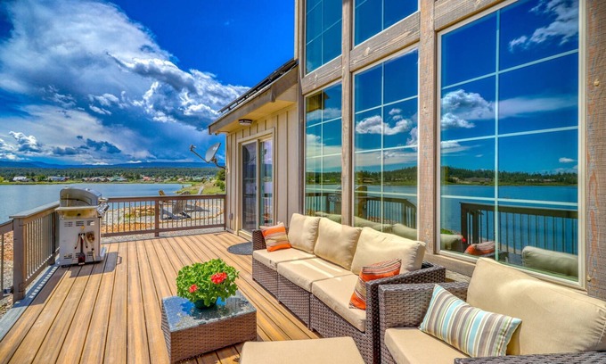 Pagosa Springs House | See Fall's Changing Colors! Hot Toddy: Lakefront Beauty w/Hot Tub, Fireplace, 6 Min to Uptown