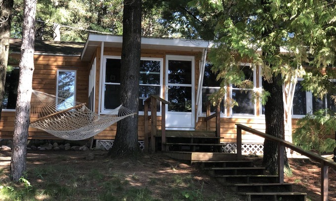 Wautoma Cottage | See the Colors of Fall! Great dates still available!