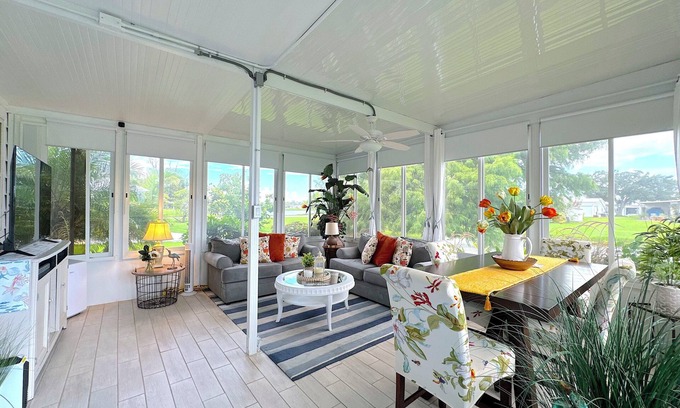 Ellenton House | Seeking a short-term rental home with numerous amenities? Well, look no further.