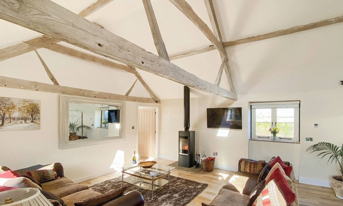 North Walsham Cottage | Seeking oodles of space great for families and couples, this barn delivers.