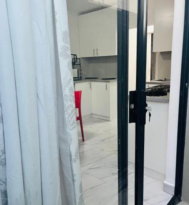 Bloubergstrand Apartment | Self catering one bedroom cottage